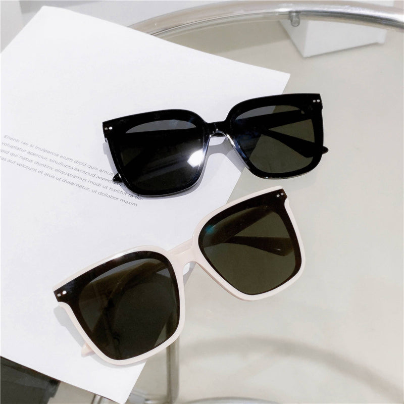 Men's and Women's UV - proof fashionable Sun Glasses