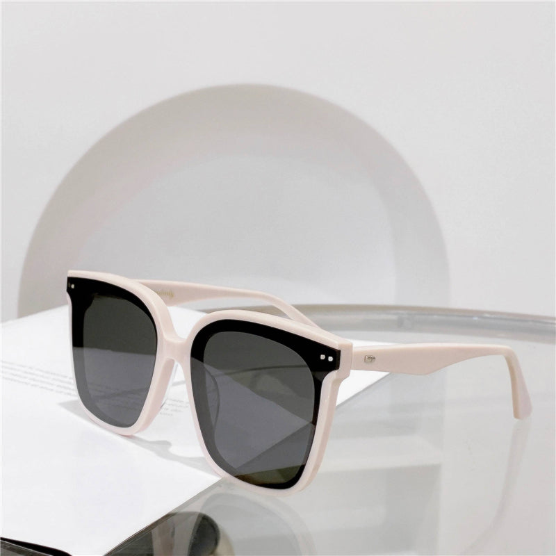 Men's and Women's UV - proof fashionable Sun Glasses