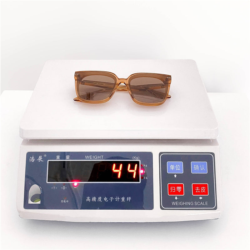 Men's and Women's UV - proof fashionable Sun Glasses